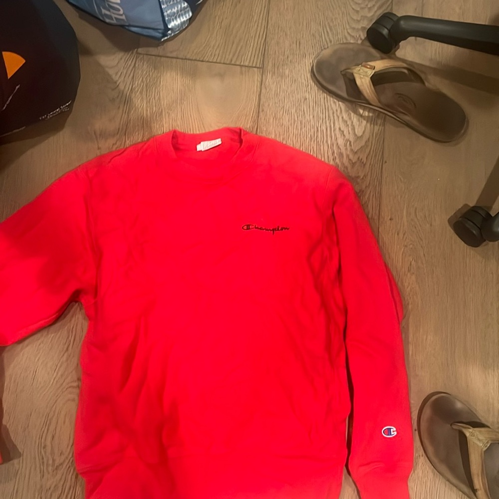 Red Champion crew neck, size M
